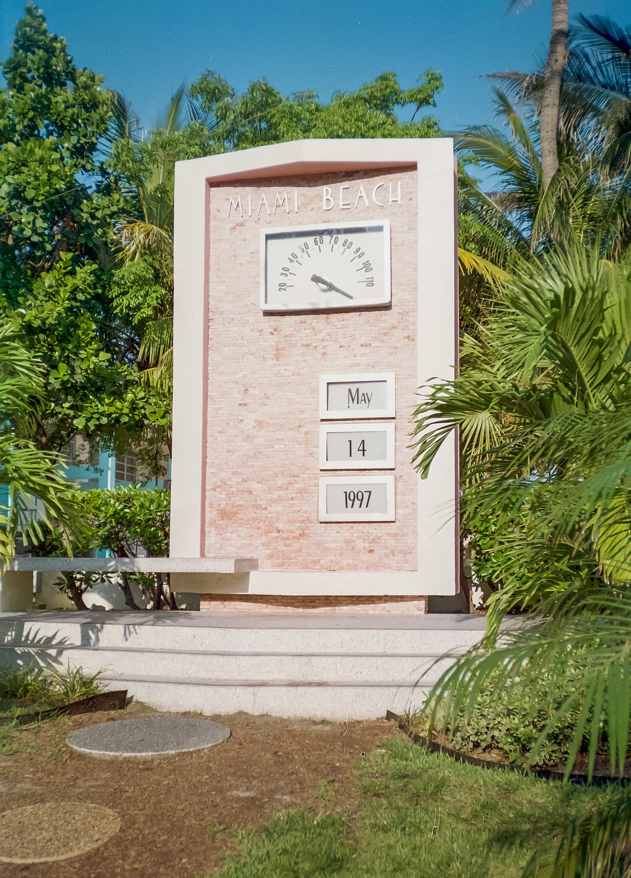 Lummus Park to Lunch: The South Beach Day Outfit Formula